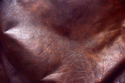 Genuine Leather .